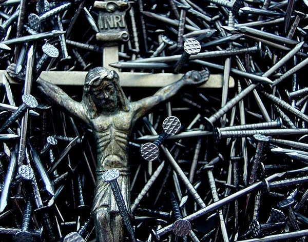 nails-cross