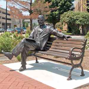 Max_Ehrmann_statue