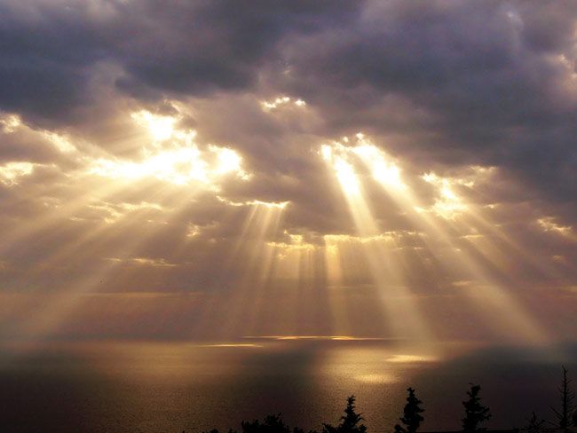 7ecc2c960705fd0c7376362c10198e1a-sunlight-heavens